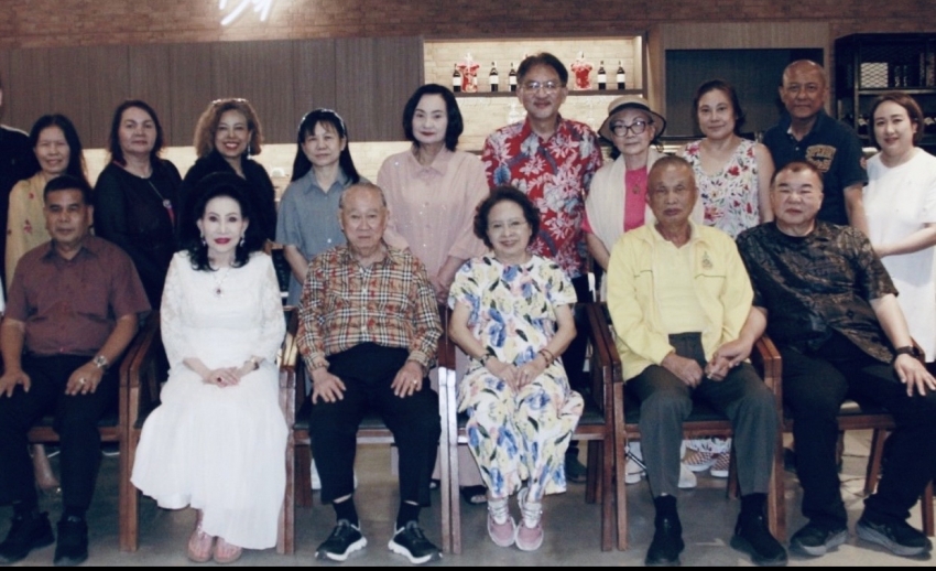 ท่านจองชัย – ดร. มุกดา เที่ยงธรรม และคุณหญิงอิสริยาภรณ์ ปัญจมานนท์ เป็นประธานเปิดร้านอาหาร Dempsey