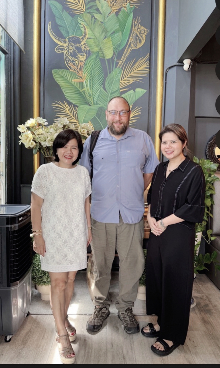 Kalamansi Kafe ต้อนรับสื่อดัง  Tyler Roney Managing Editor ของ BK Magazine