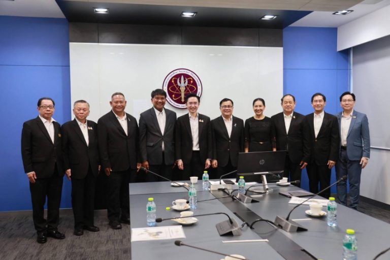 9 มทร. ผนึกกำลังเครือข่ายอุดมศึกษา เสนอ “สมุดปกขาว – ข้อเสนอเชิงยุทธศาสตร์” ต่อ รมว.อว. มุ่งพลิกโฉมมหาวิทยาลัยเป็นโครงสร้างพื้นฐานขับเคลื่อนเศรษฐกิจชาติ