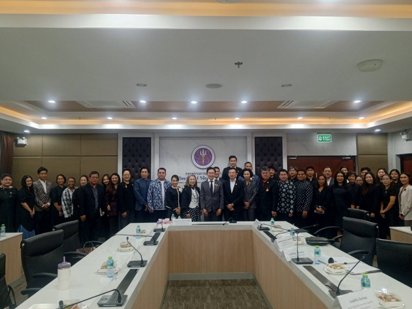มทร.รัตนโกสินทร์ ร่วมหารือแนวทางบูรณาการ “ผ้าไทยใส่ให้สนุก” สู่การเรียนการสอนด้านศิลปะและการออกแบบ