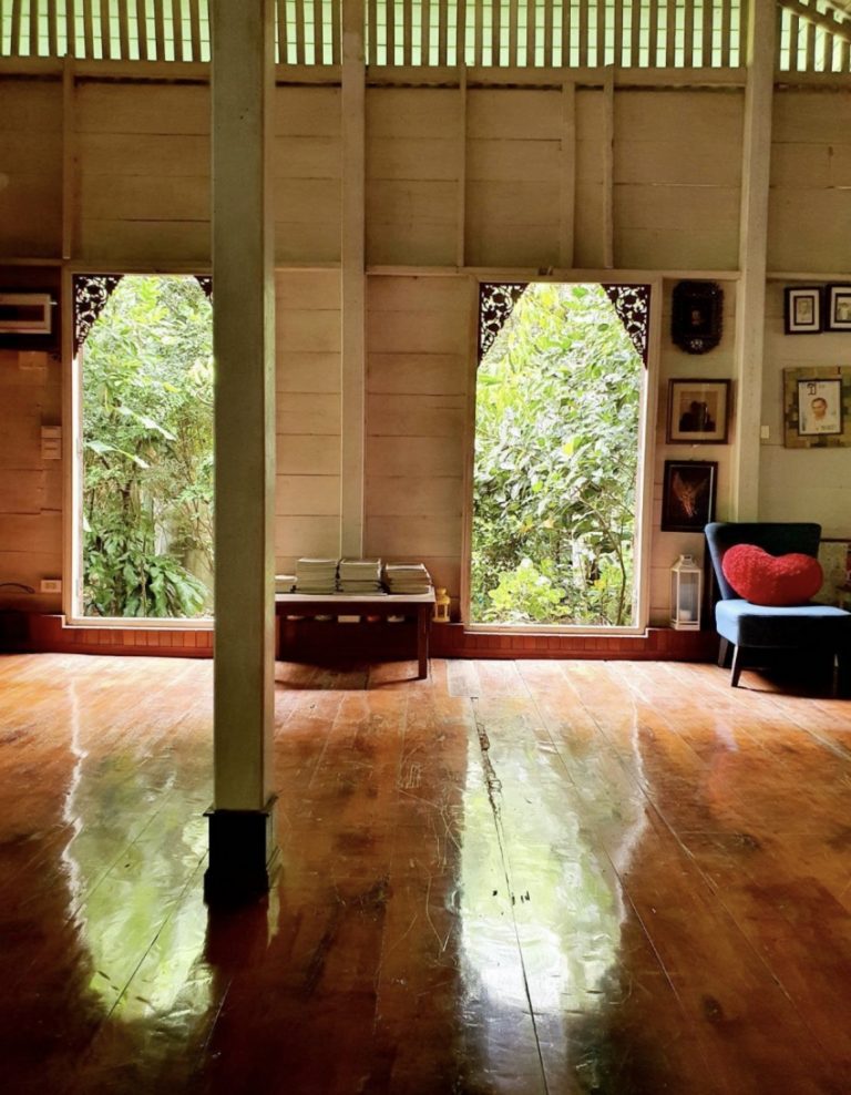 ขายบ้านสวย สงบ ร่มรื่น ในอ้อมกอดของแมกไม้เขียวขจีในเมืองจันทบุรี